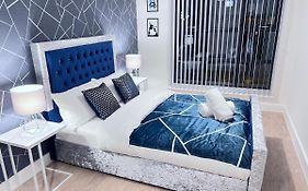Nvian Apartments - Luxury One 1 Bed Apartment City Centre, Digbeth